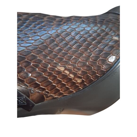 Donald Pliner Snake Print Women's size 7.5 Luxury Classy Elegant Heel  Booties - Picture 6 of 11